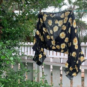 Forever 21 sunflower print flowy crop top 🖤
